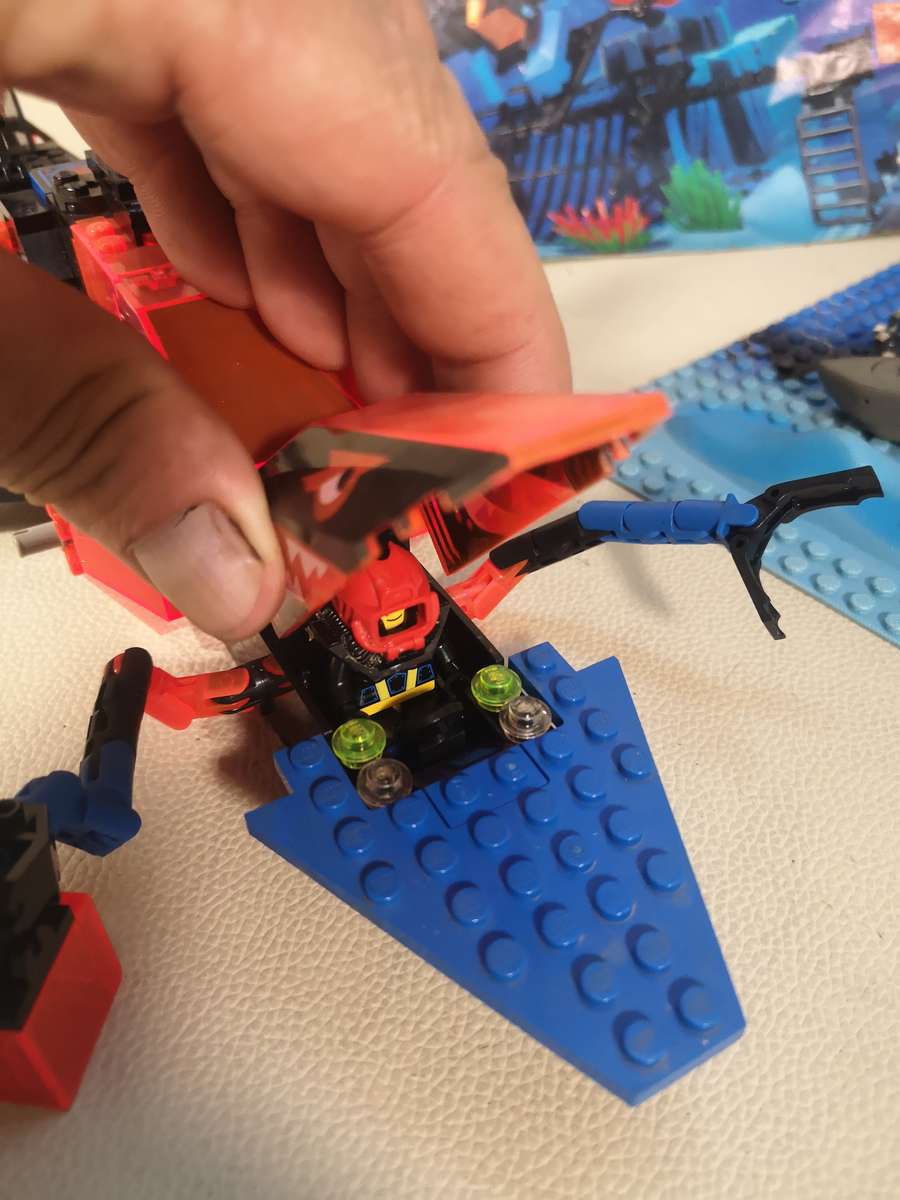 Vintage 1990's Lego 6190 Shark's Crystal Cave Aquazone Aquasharks submarine