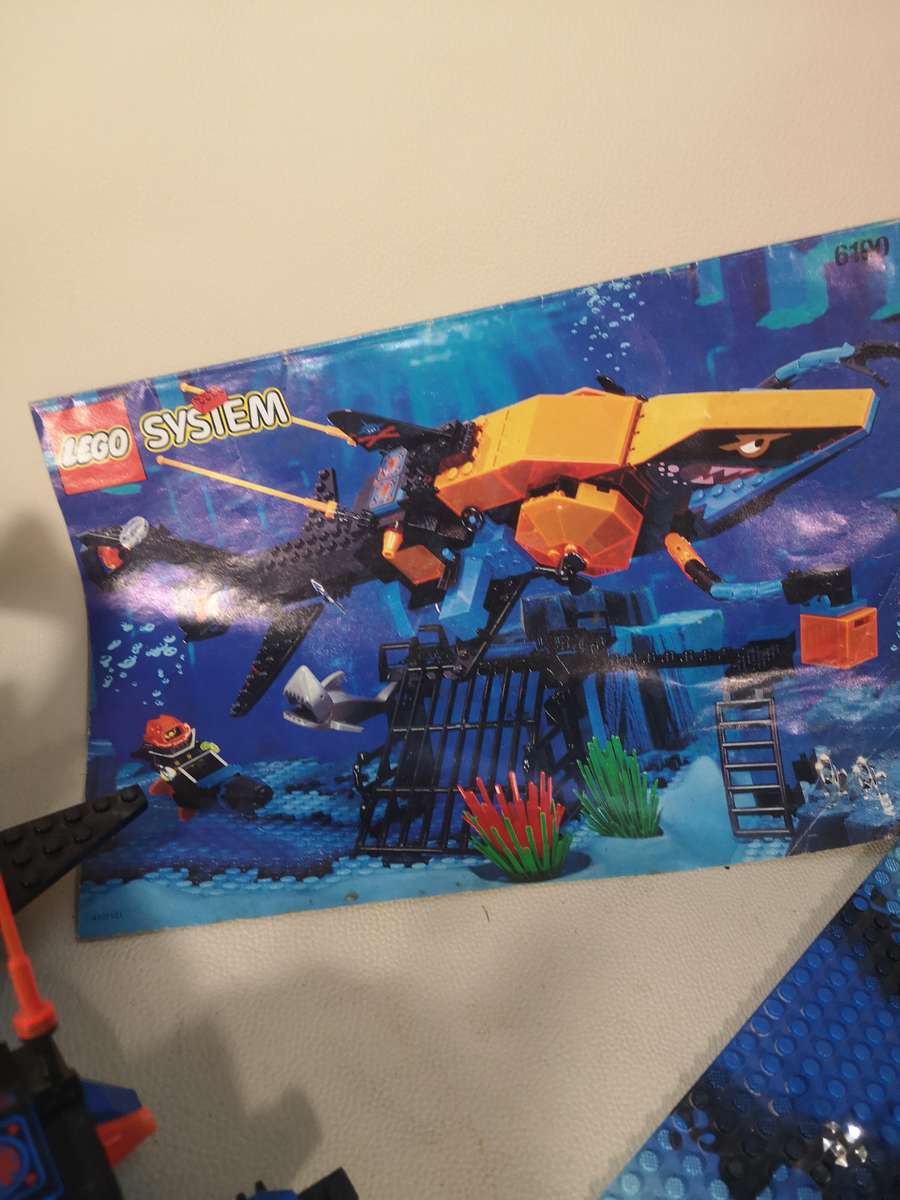 Vintage 1990's Lego 6190 Shark's Crystal Cave Aquazone Aquasharks submarine