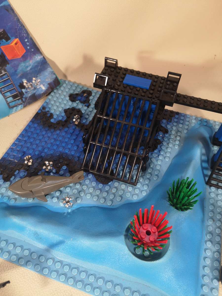 Vintage 1990's Lego 6190 Shark's Crystal Cave Aquazone Aquasharks submarine