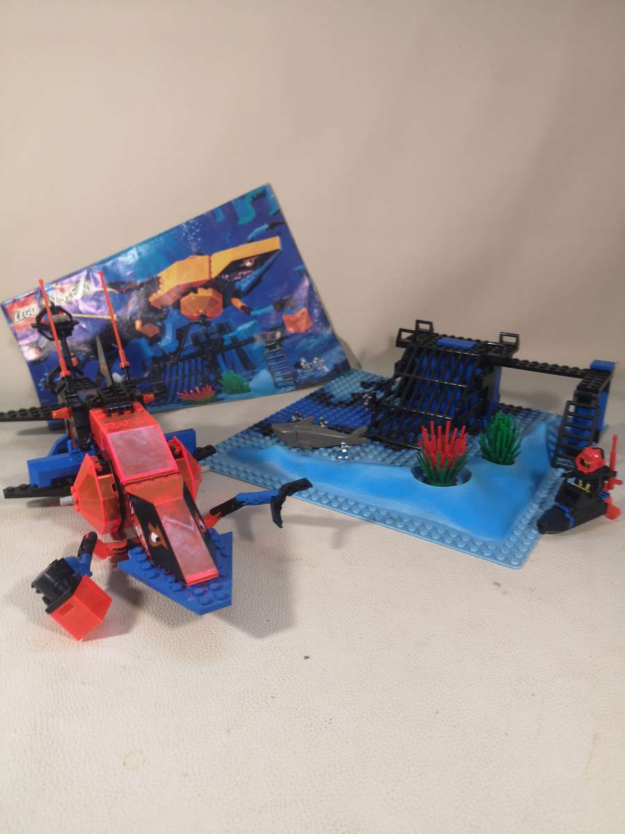Vintage 1990's Lego 6190 Shark's Crystal Cave Aquazone Aquasharks submarine