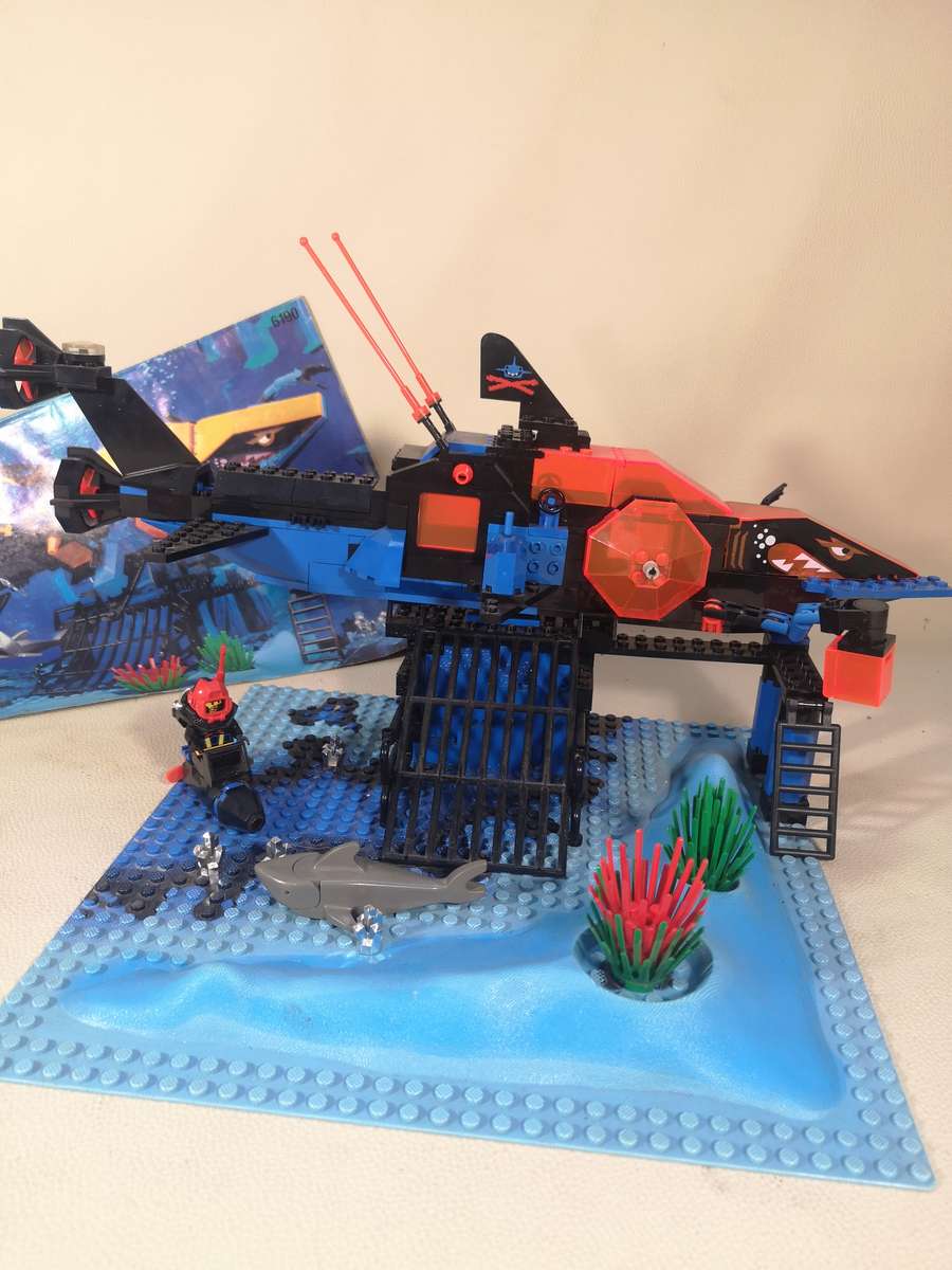 Vintage 1990's Lego 6190 Shark's Crystal Cave Aquazone Aquasharks submarine