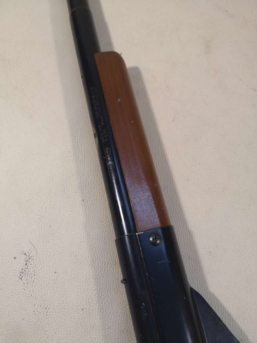 Vintage 1984 Daisy Model 95B Lever Action Wooden Stock Pneumatic Air Rifle