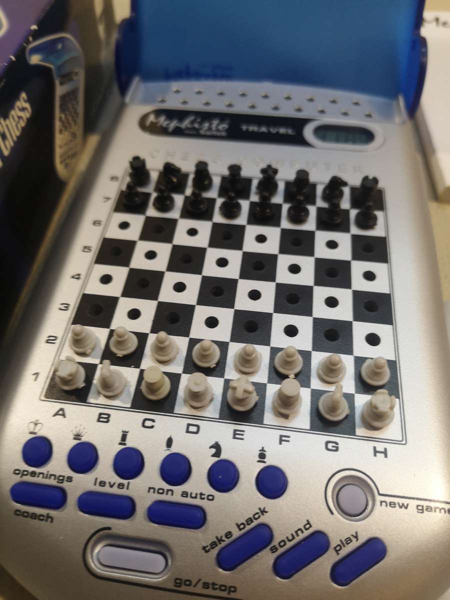 Kasparov Saitek Advanced Travel Chess Computer from Mephisto 64 levels