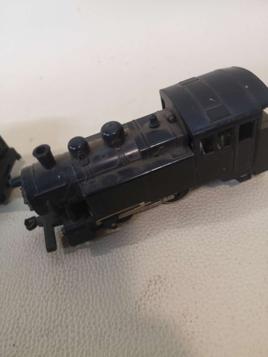 LIMA HO Scale Steam Locomotive with water tender