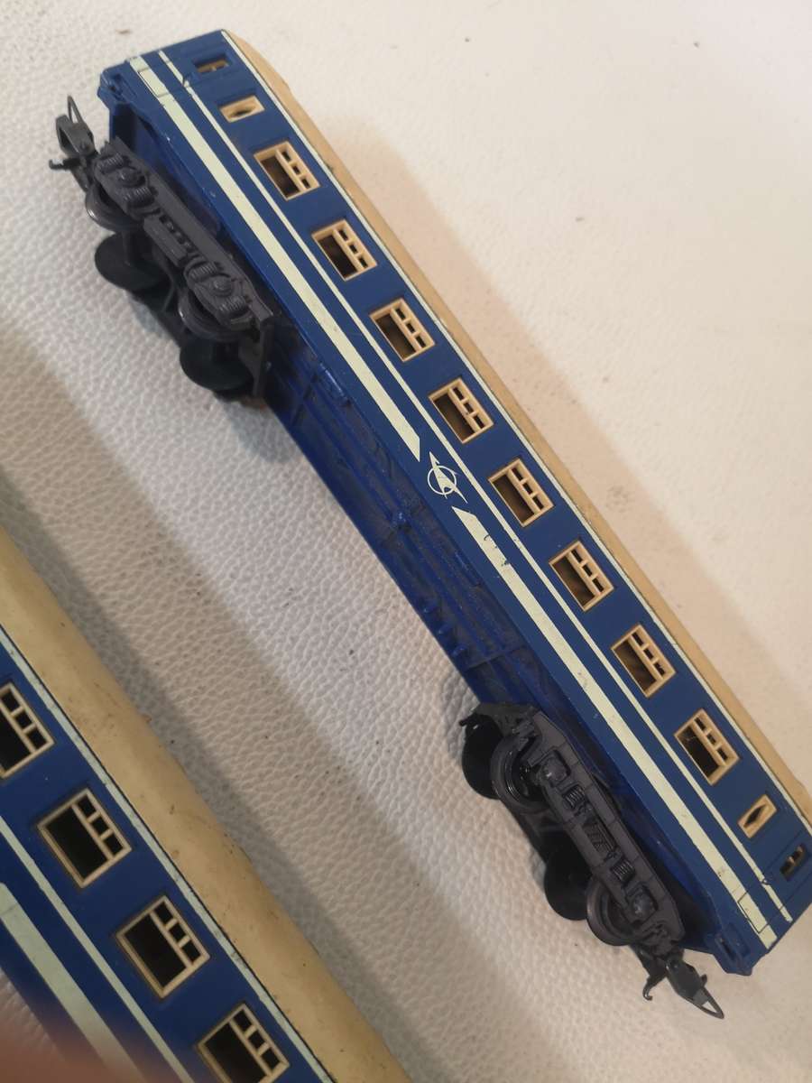 Two LIMA SAR Blue Train Coaches HO Scale