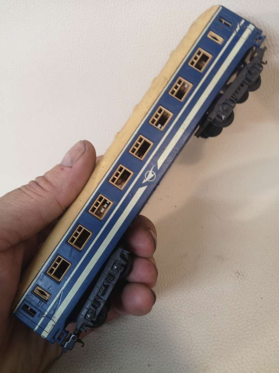 Two LIMA SAR Blue Train Coaches HO Scale