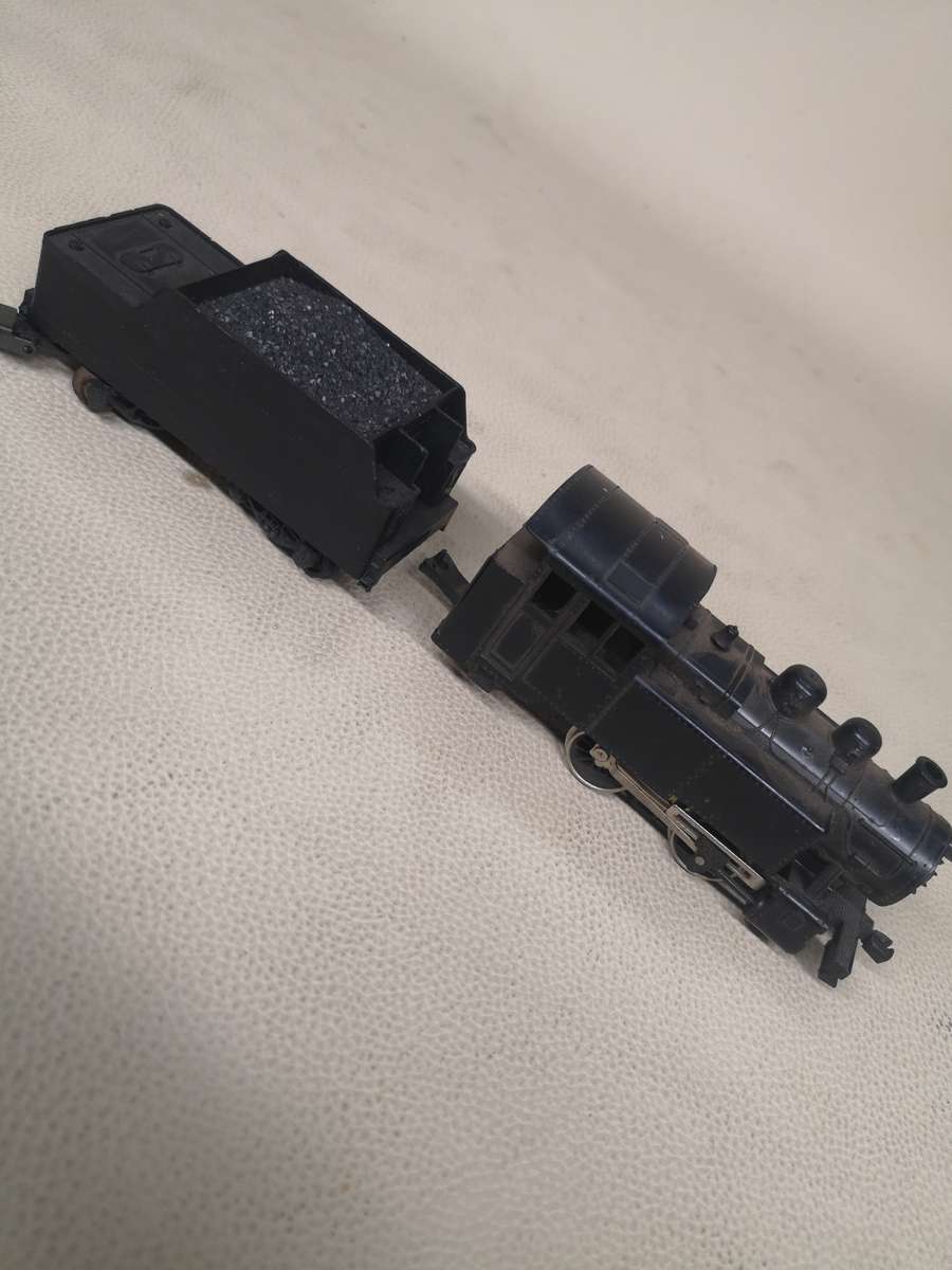 LIMA HO Scale Steam Locomotive with water tender