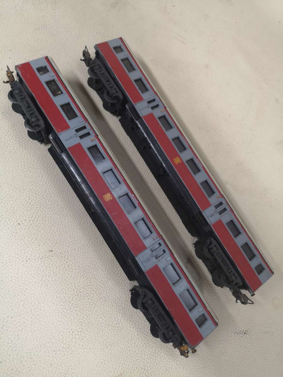 LIMA HO SCALE SOUTH AFRICAN RAILWAYS EARLY SUBURBAN PRETORIA 10877 1st CLASS COACHES