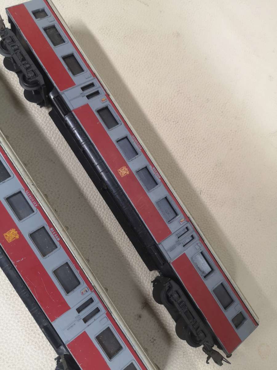 LIMA HO SCALE SOUTH AFRICAN RAILWAYS EARLY SUBURBAN PRETORIA 10877 1st CLASS COACHES