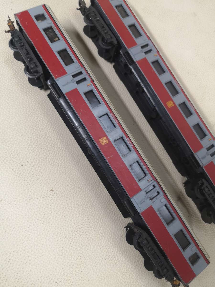 LIMA HO SCALE SOUTH AFRICAN RAILWAYS EARLY SUBURBAN PRETORIA 10877 1st CLASS COACHES