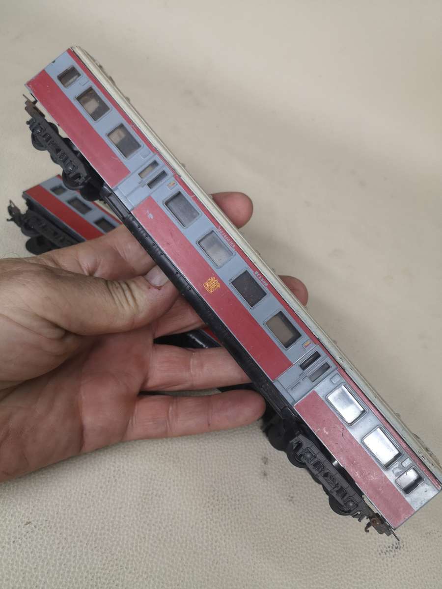 LIMA HO SCALE SOUTH AFRICAN RAILWAYS EARLY SUBURBAN PRETORIA 10877 1st CLASS COACHES