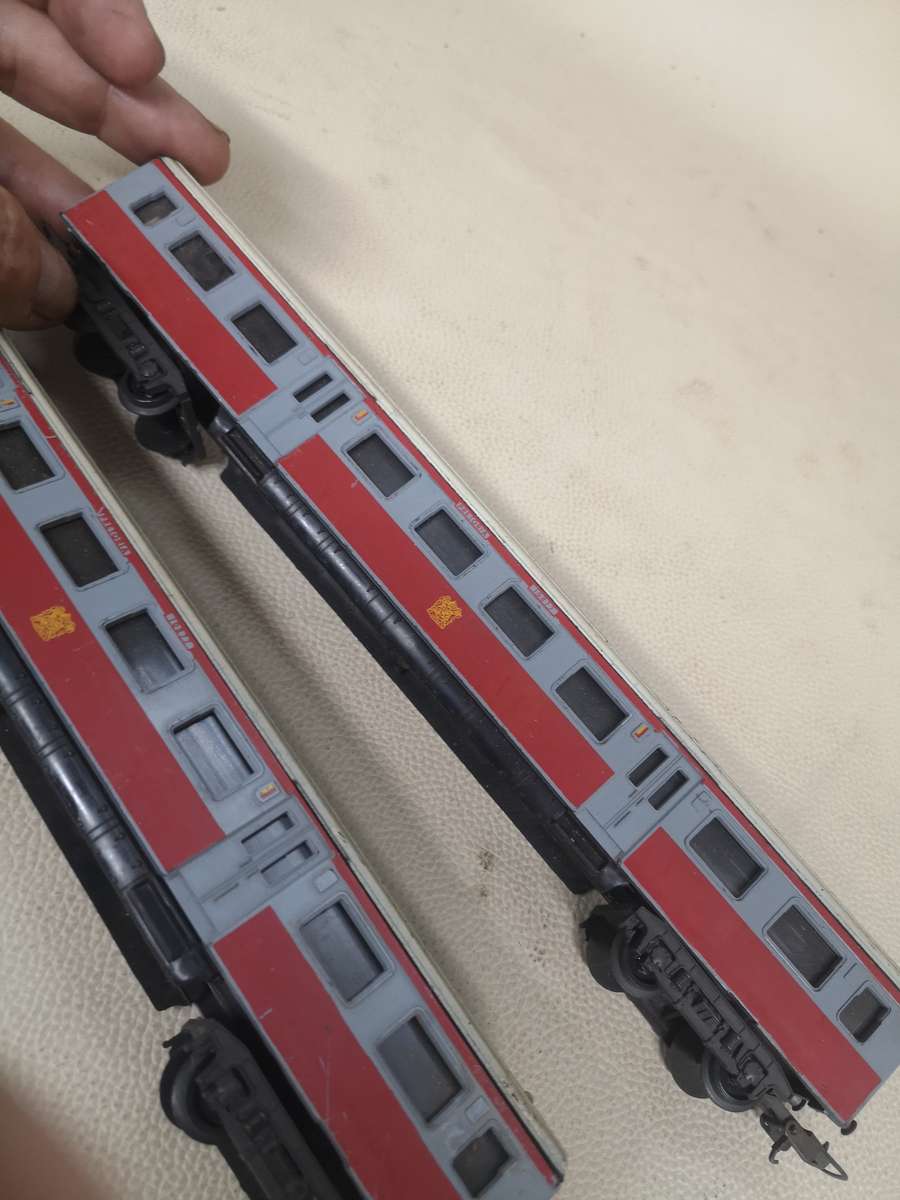 LIMA HO SCALE SOUTH AFRICAN RAILWAYS EARLY SUBURBAN PRETORIA 10877 1st CLASS COACHES