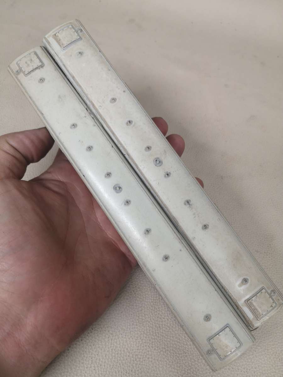 LIMA HO SCALE SOUTH AFRICAN RAILWAYS EARLY SUBURBAN PRETORIA 10877 1st CLASS COACHES