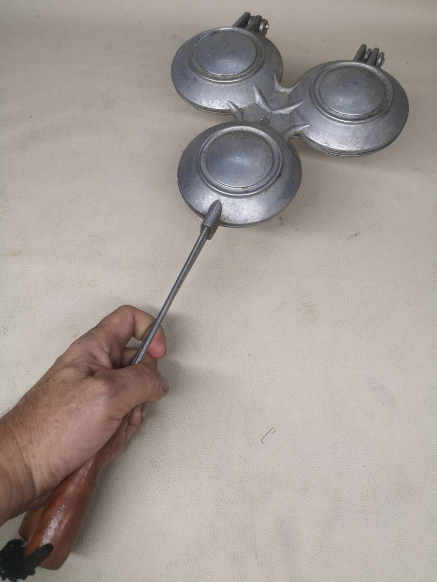 Magnificent Cadac 3-In-1 Combo Jaffle Maker - Like New