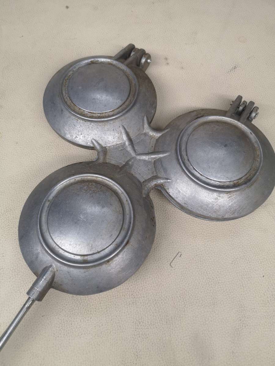 Magnificent Cadac 3-In-1 Combo Jaffle Maker - Like New