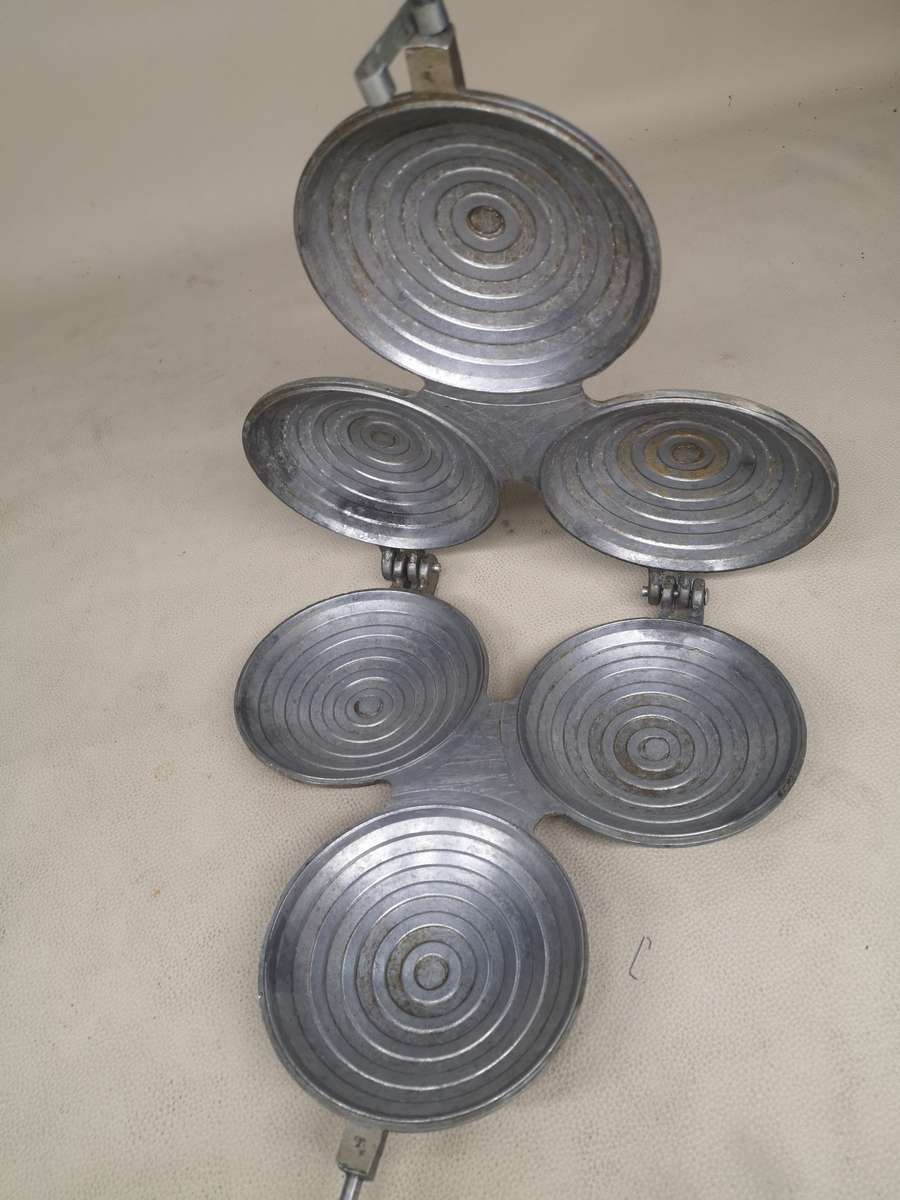 Magnificent Cadac 3-In-1 Combo Jaffle Maker - Like New