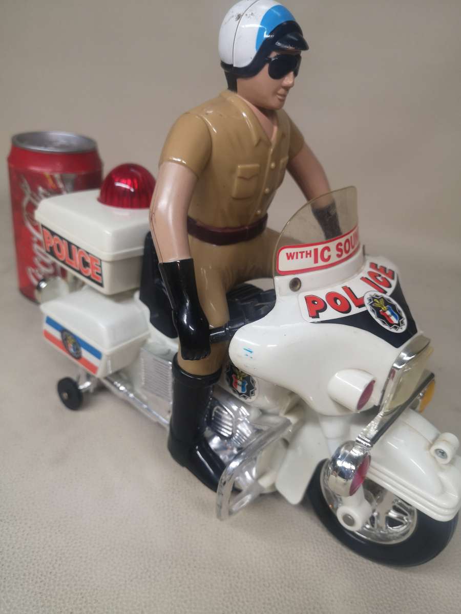 Chips 1984 Battery Operated Jumbo Highway Police Patrol Bike - Working