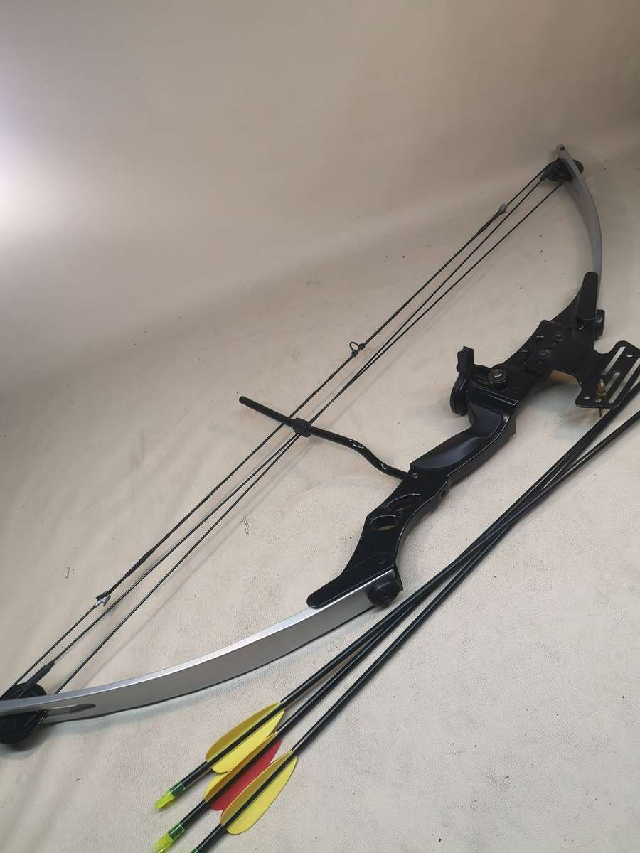 55 LBS 29" Draw Length Archery Hunting Compound Bow - CB55B with a Trophy Ridge Sight & 3 New Arrows