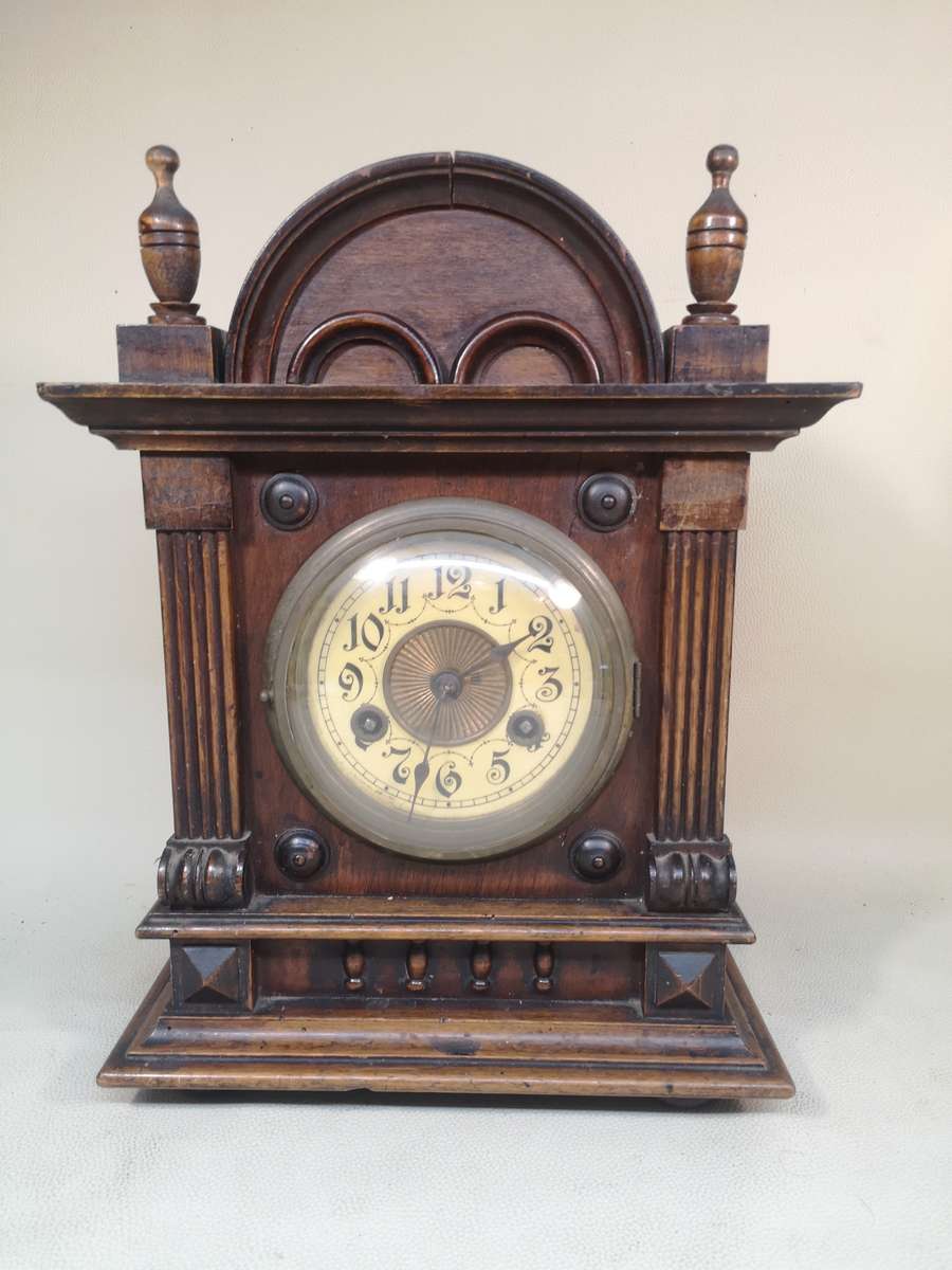 Magnificent Vintage Mahogany Mantel Clock Complete with Pendulum and Key