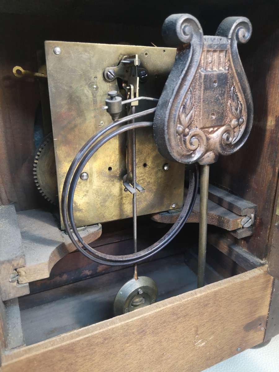 Magnificent Vintage Mahogany Mantel Clock Complete with Pendulum and Key