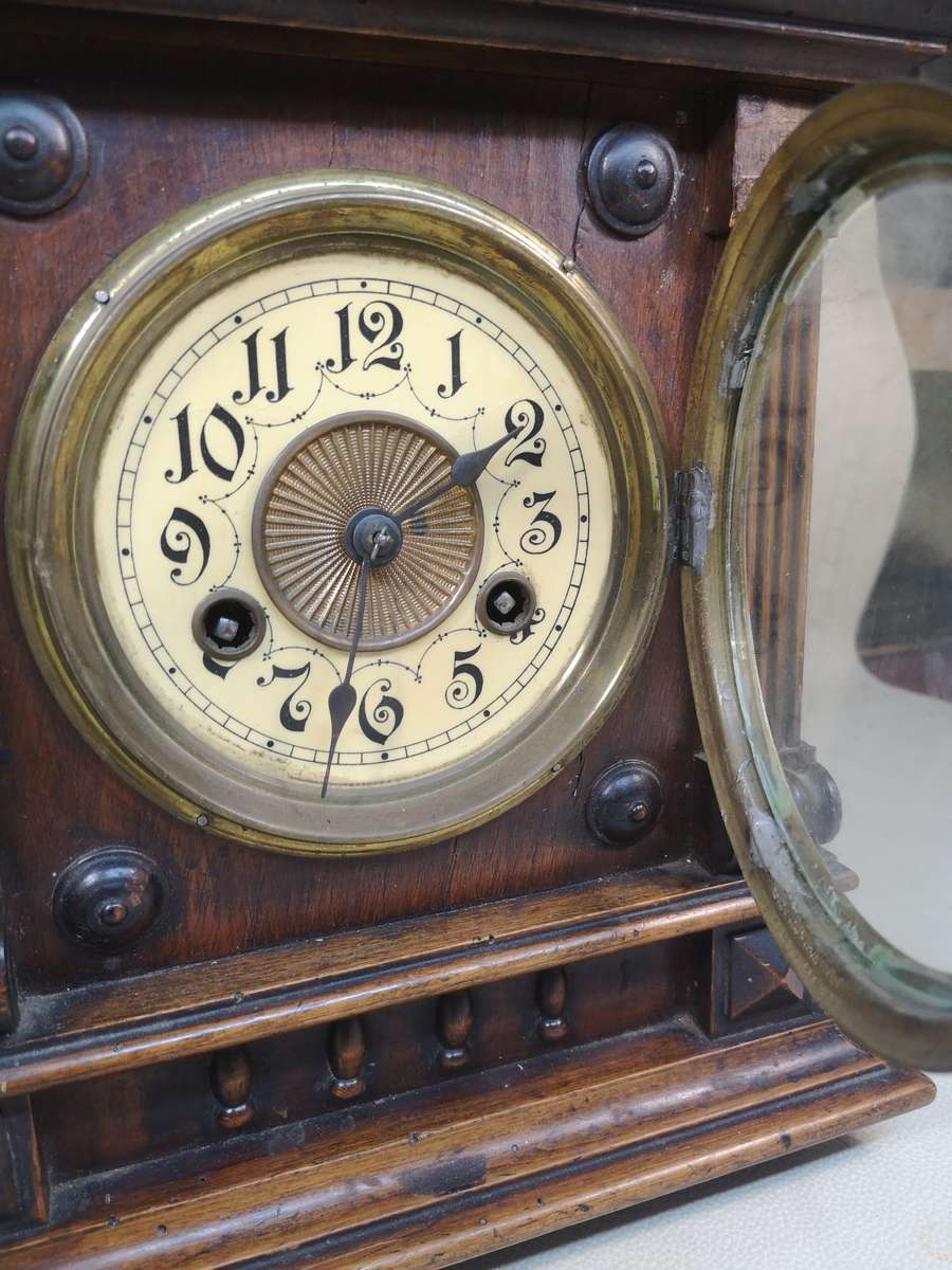 Magnificent Vintage Mahogany Mantel Clock Complete with Pendulum and Key