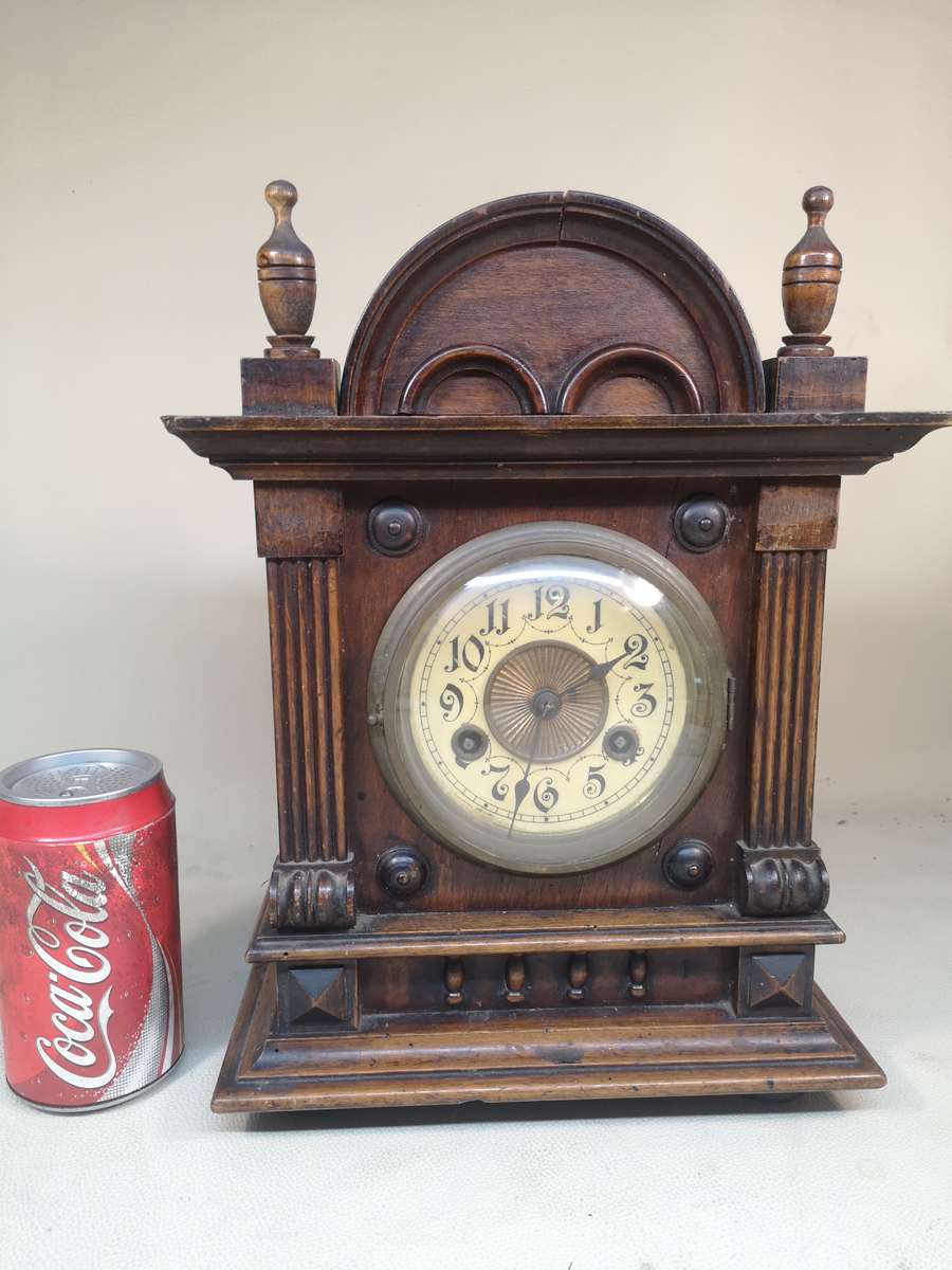 Magnificent Vintage Mahogany Mantel Clock Complete with Pendulum and Key