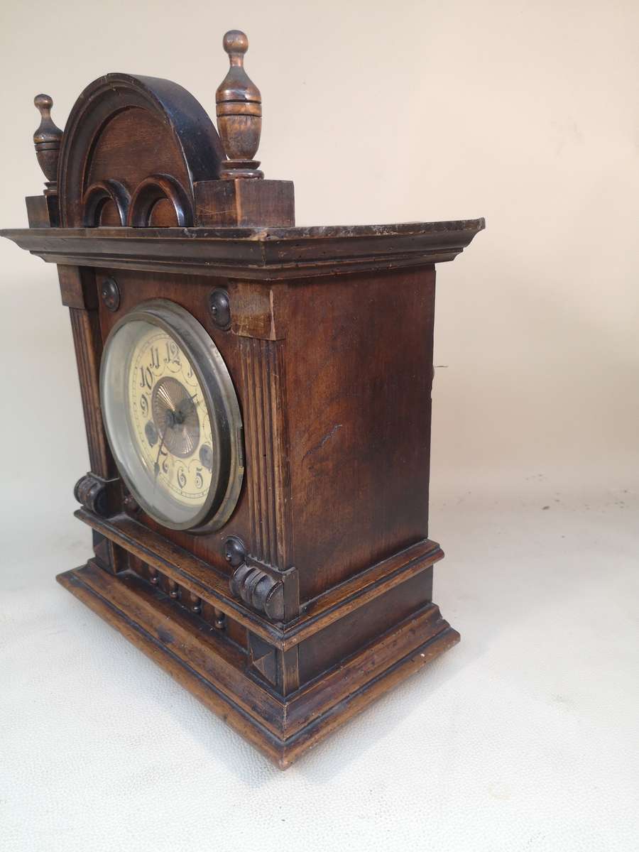 Magnificent Vintage Mahogany Mantel Clock Complete with Pendulum and Key