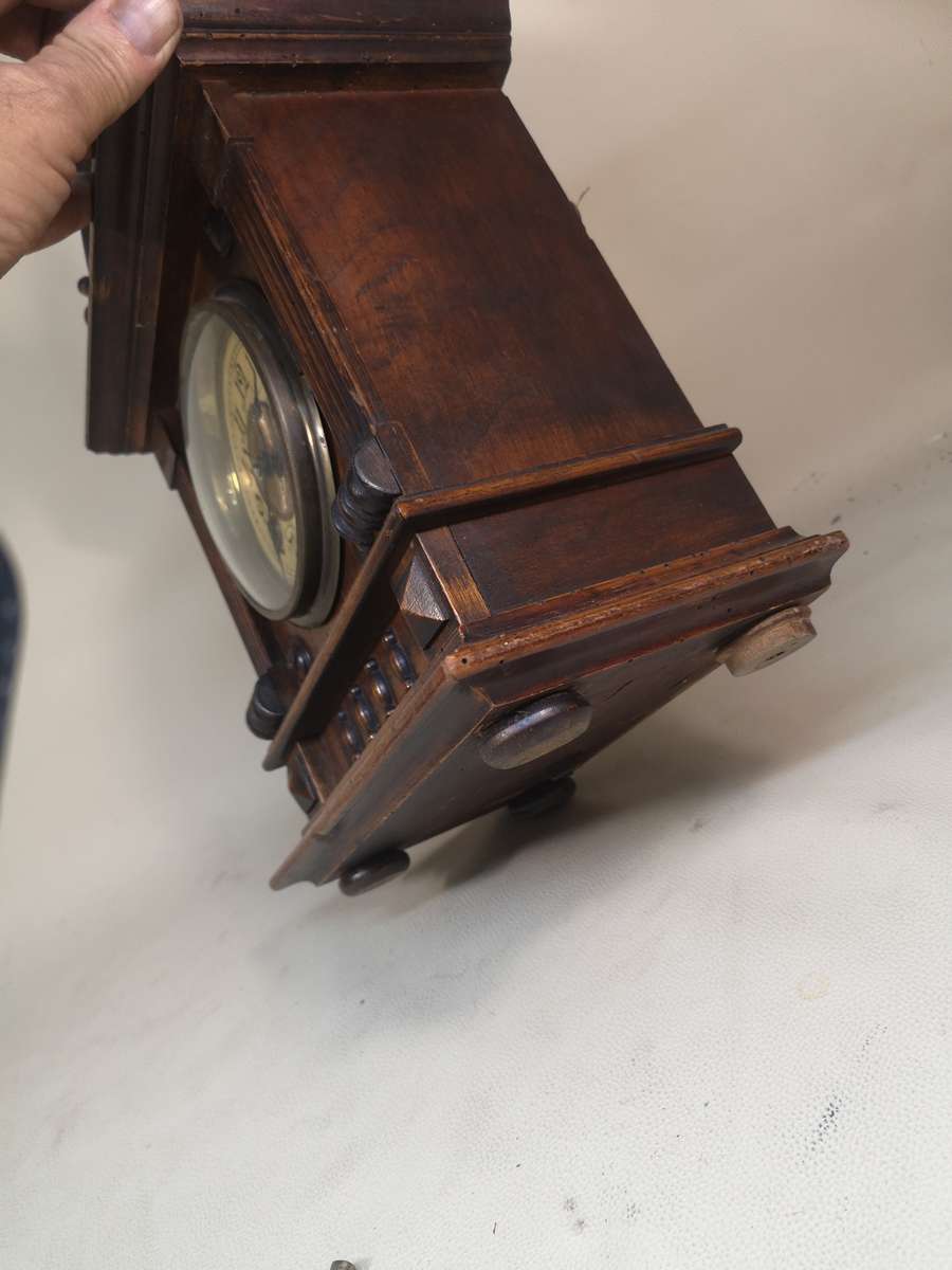 Magnificent Vintage Mahogany Mantel Clock Complete with Pendulum and Key