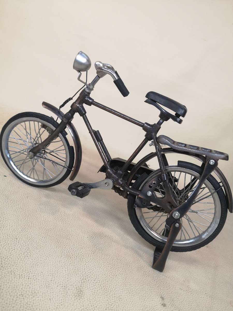 A Beautiful Metal Miniature 1/6 Antique Bicycle.