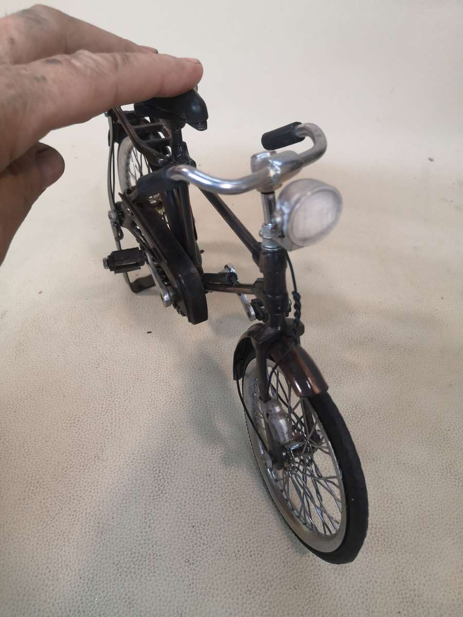 A Beautiful Metal Miniature 1/6 Antique Bicycle.