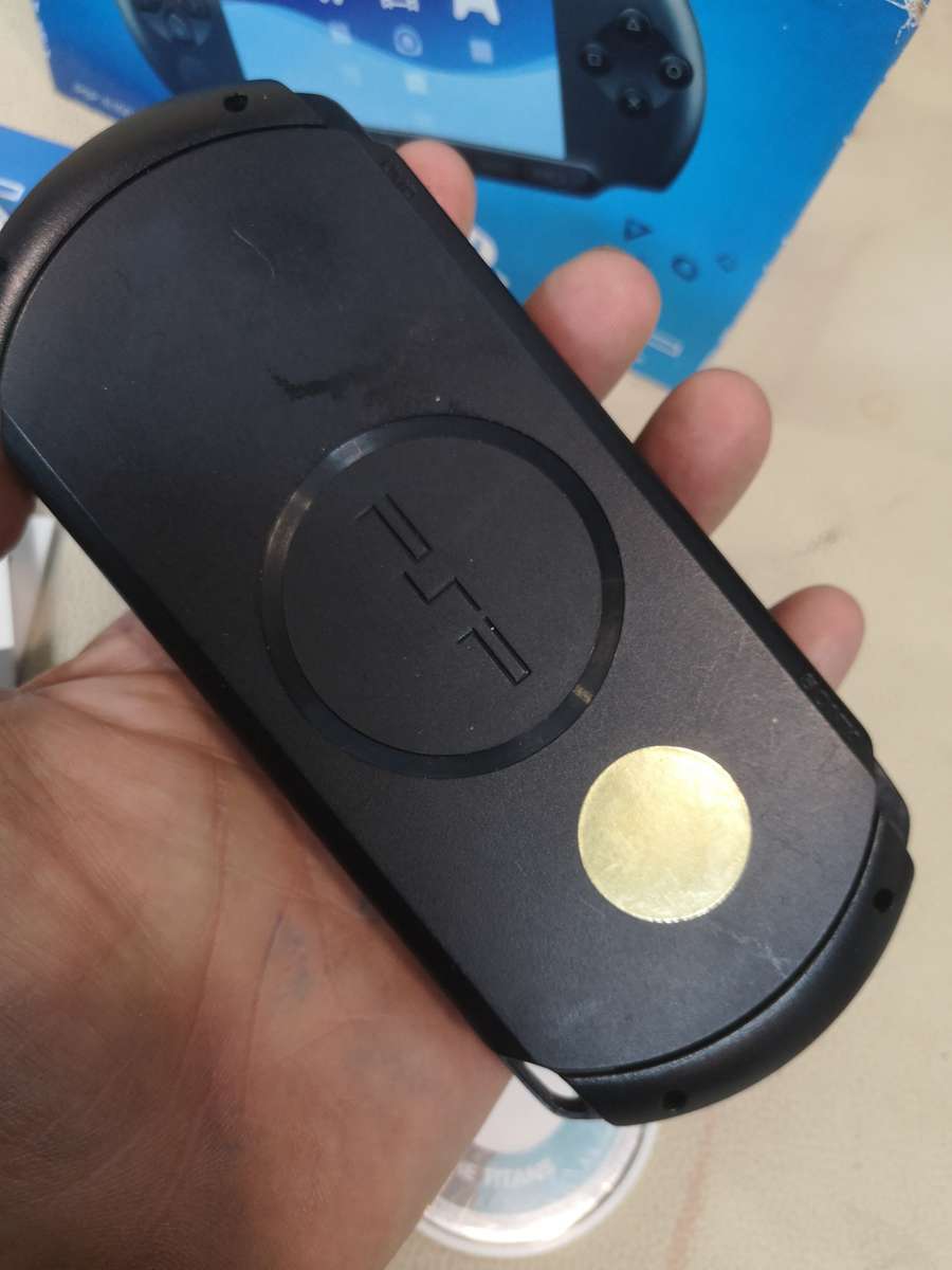 Sony psp sreet (Psp - E1004) charcoal black console with original packaging and games bundle