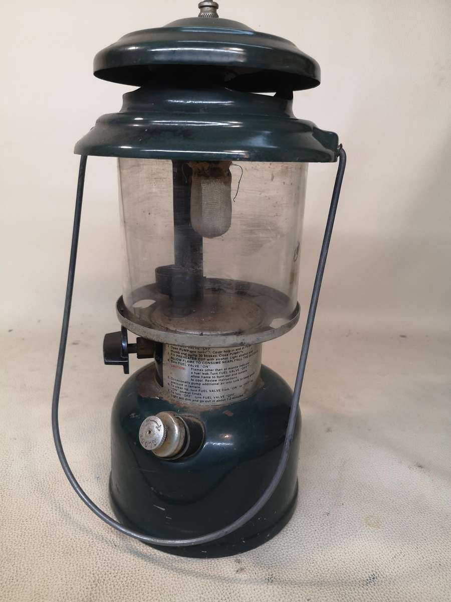 Vintage COLEMAN MODEL 214A-700 KEROSENE LANTERN LAMP Made In USA 2 of 2 On Auction Now