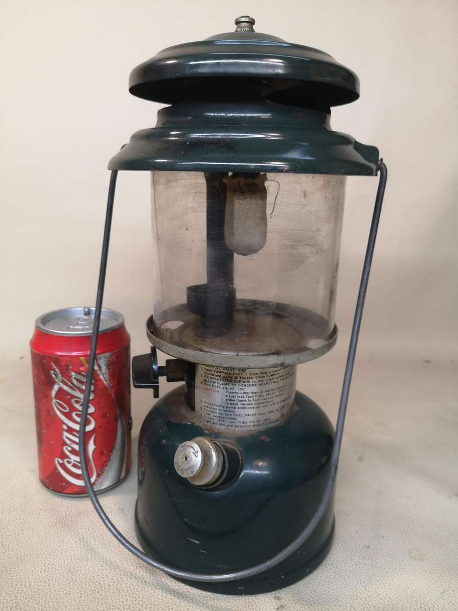 Vintage COLEMAN MODEL 214A-700 KEROSENE LANTERN LAMP Made In USA 2 of 2 On Auction Now
