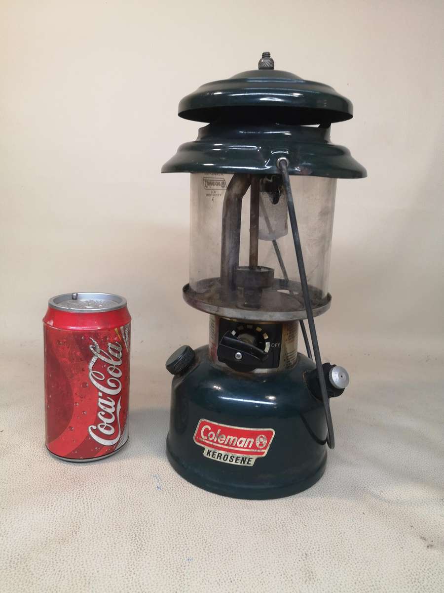 Vintage COLEMAN MODEL 214A-700 KEROSENE LANTERN LAMP Made In USA 1 of 2 On Auction now