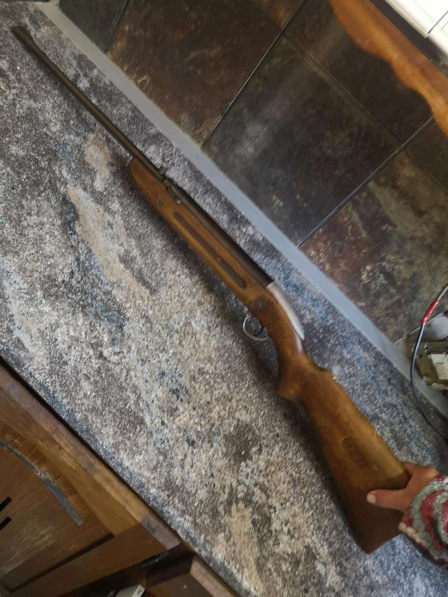 Magnificent Vintage BSA Airsporter Mk5 .22 under lever air rifle in full working order.