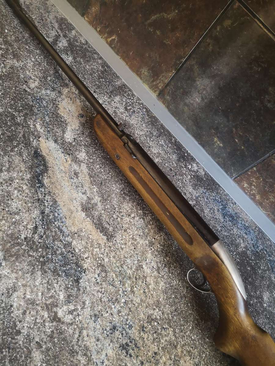 Magnificent Vintage BSA Airsporter Mk5 .22 under lever air rifle in full working order.