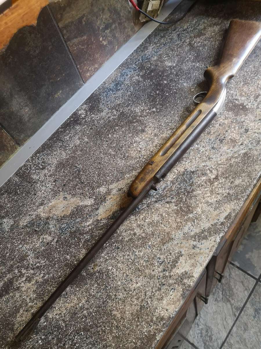 Magnificent Vintage BSA Airsporter Mk5 .22 under lever air rifle in full working order.