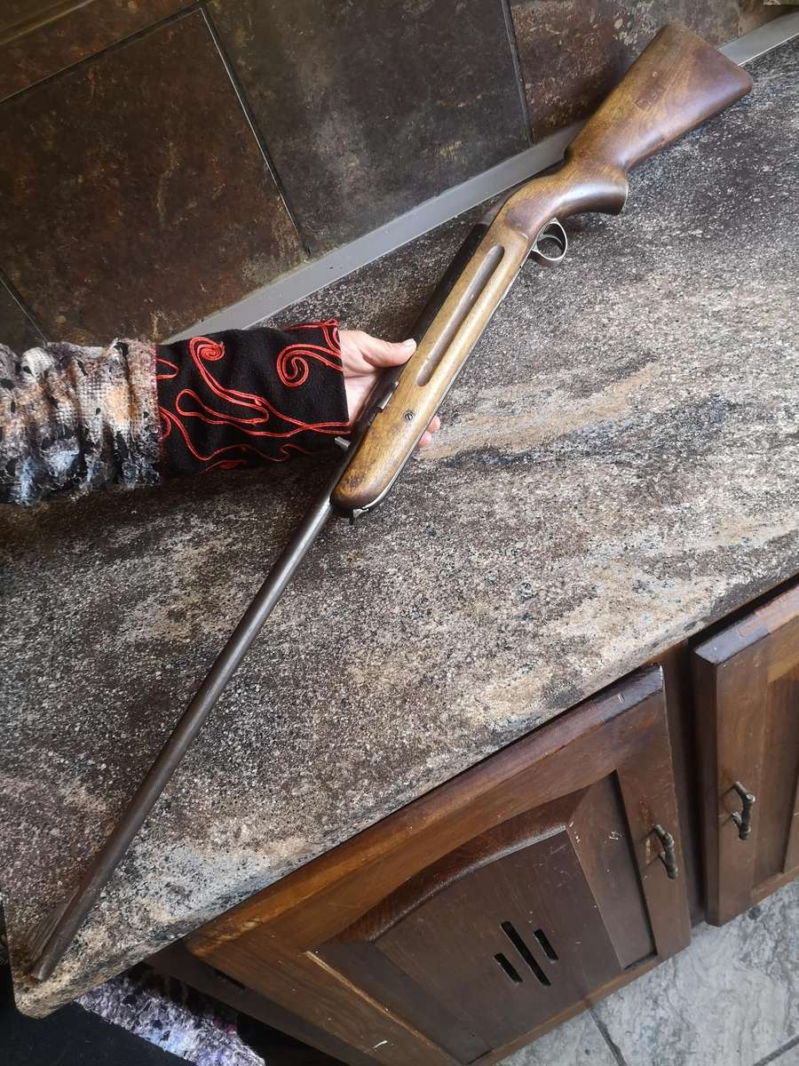 Magnificent Vintage BSA Airsporter Mk5 .22 under lever air rifle in full working order.