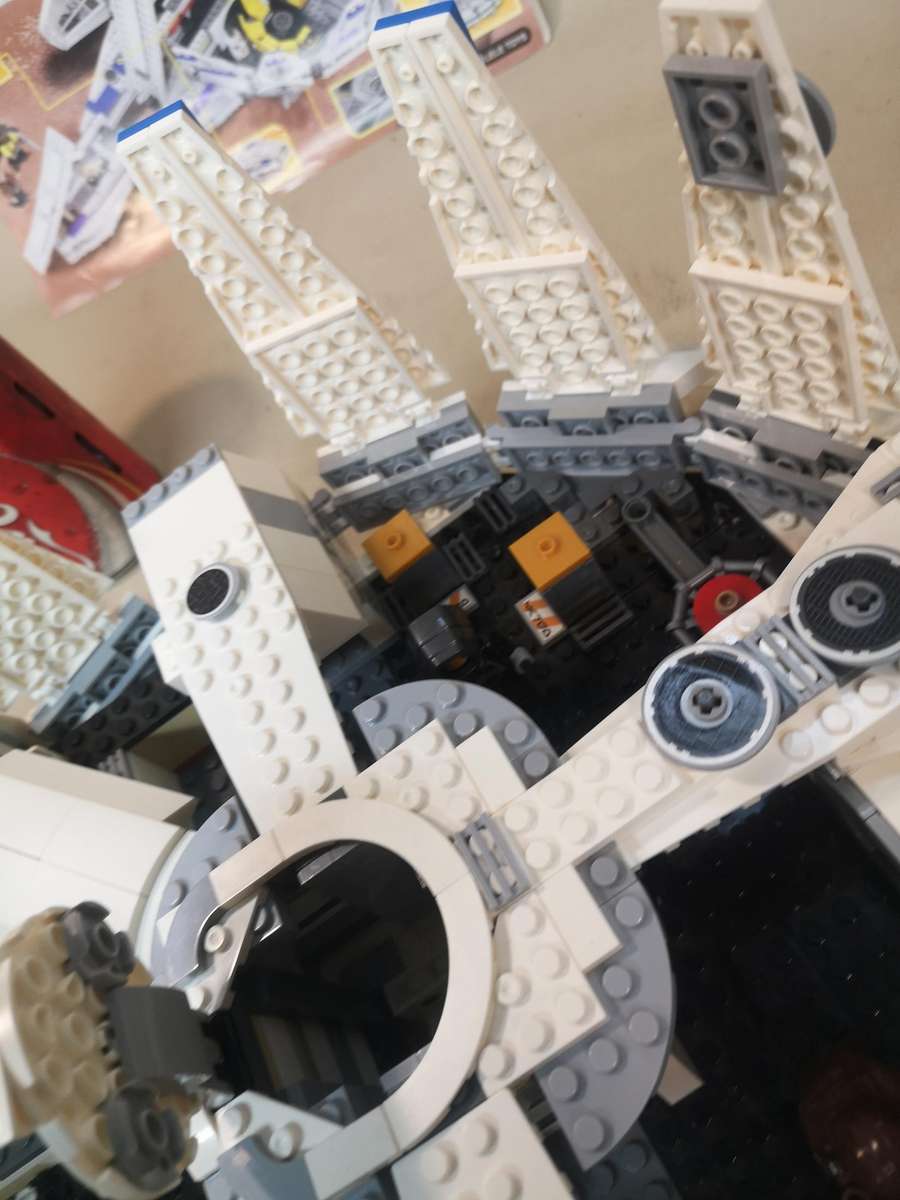 Very Large 1400pce Lepin 05142 (75212) Kessel Run Millennium Falcon