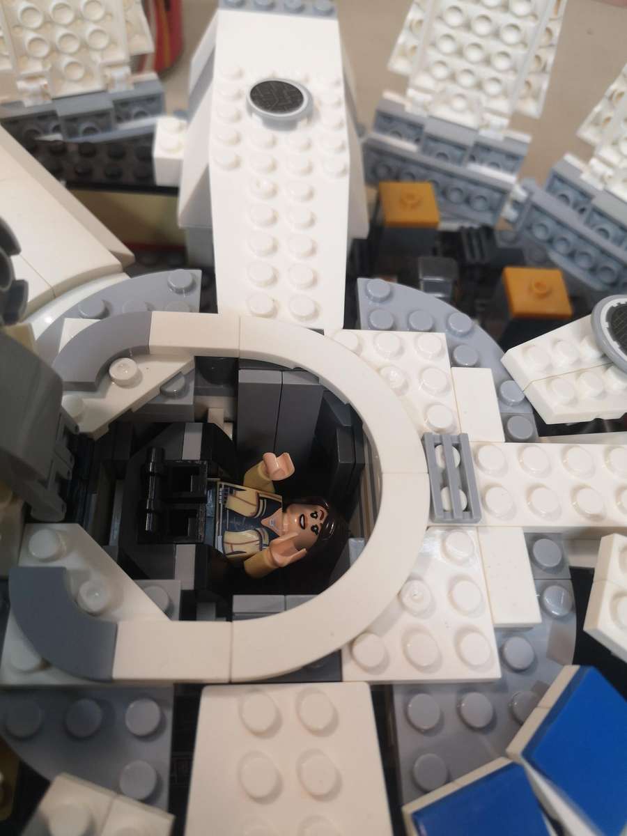 Very Large 1400pce Lepin 05142 (75212) Kessel Run Millennium Falcon