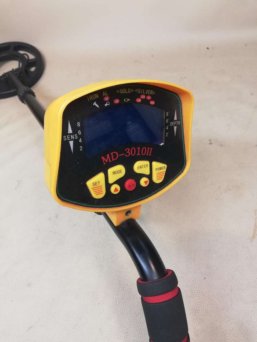 MD-3010II Metal Detector Gold Digger Treasure Hunter -Working