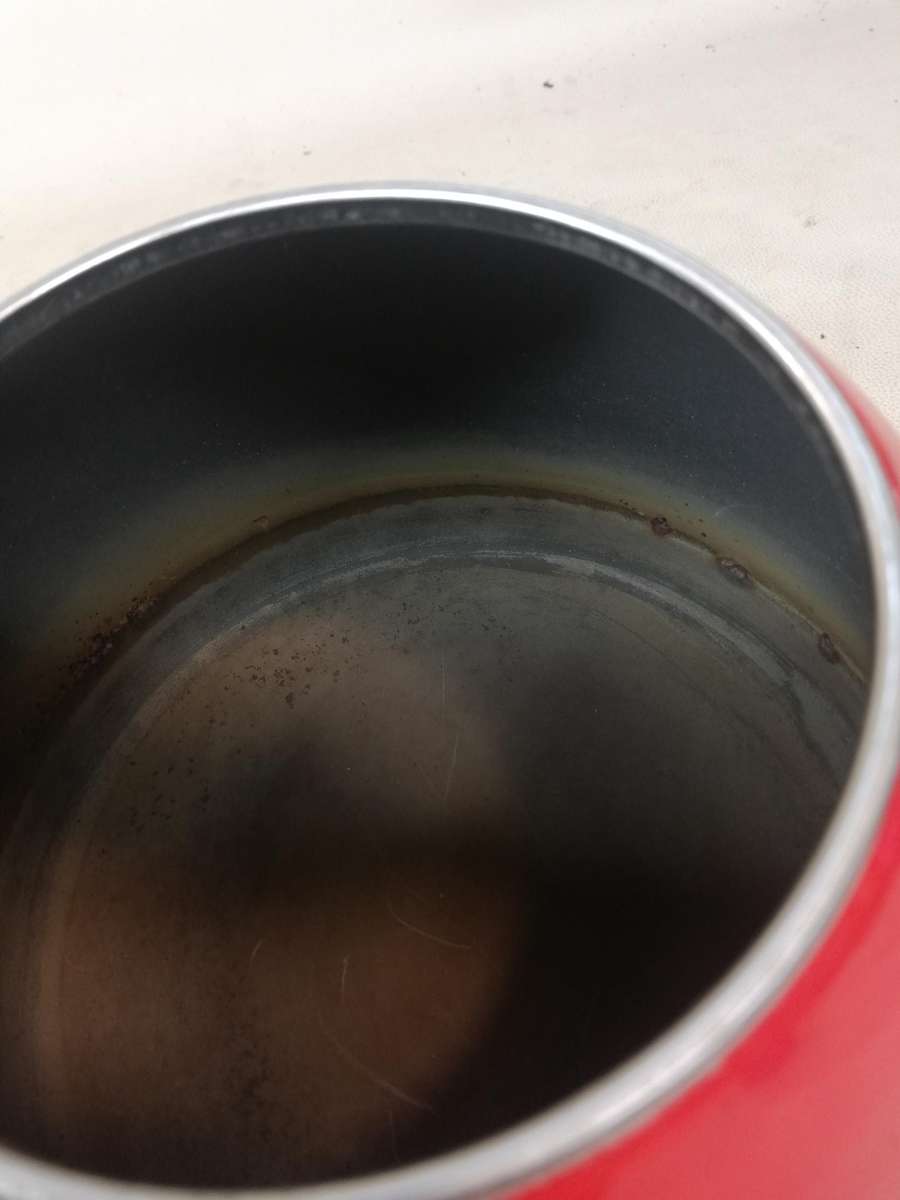 Le Creuset 1.5Q / 1.4L Classic Whistling Tea Kettle Cherry Red Enamel