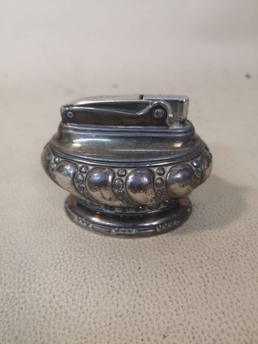 Very beautiful!! Antique Ronson Crown Lighter, made in Canada (Good condition)