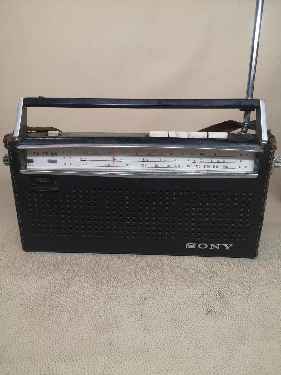 Rare Vintage Sony Esaki Diode 11 Transistor AM/FM Radio EFM-117