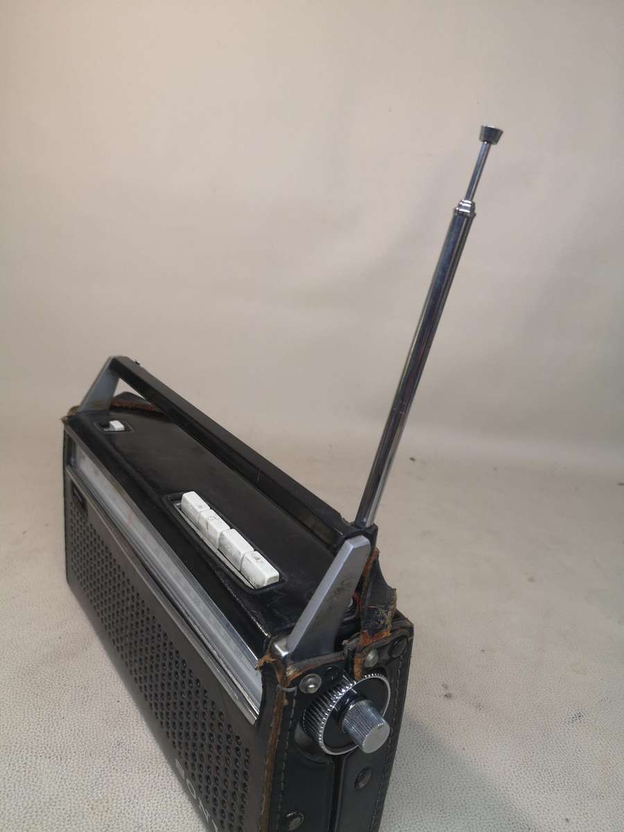 Rare Vintage Sony Esaki Diode 11 Transistor AM/FM Radio EFM-117