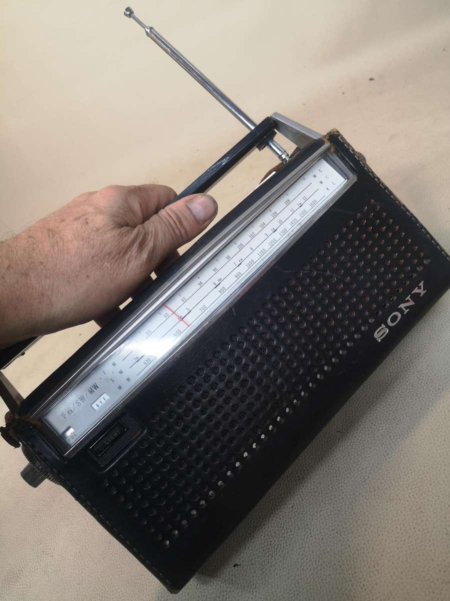 Rare Vintage Sony Esaki Diode 11 Transistor AM/FM Radio EFM-117