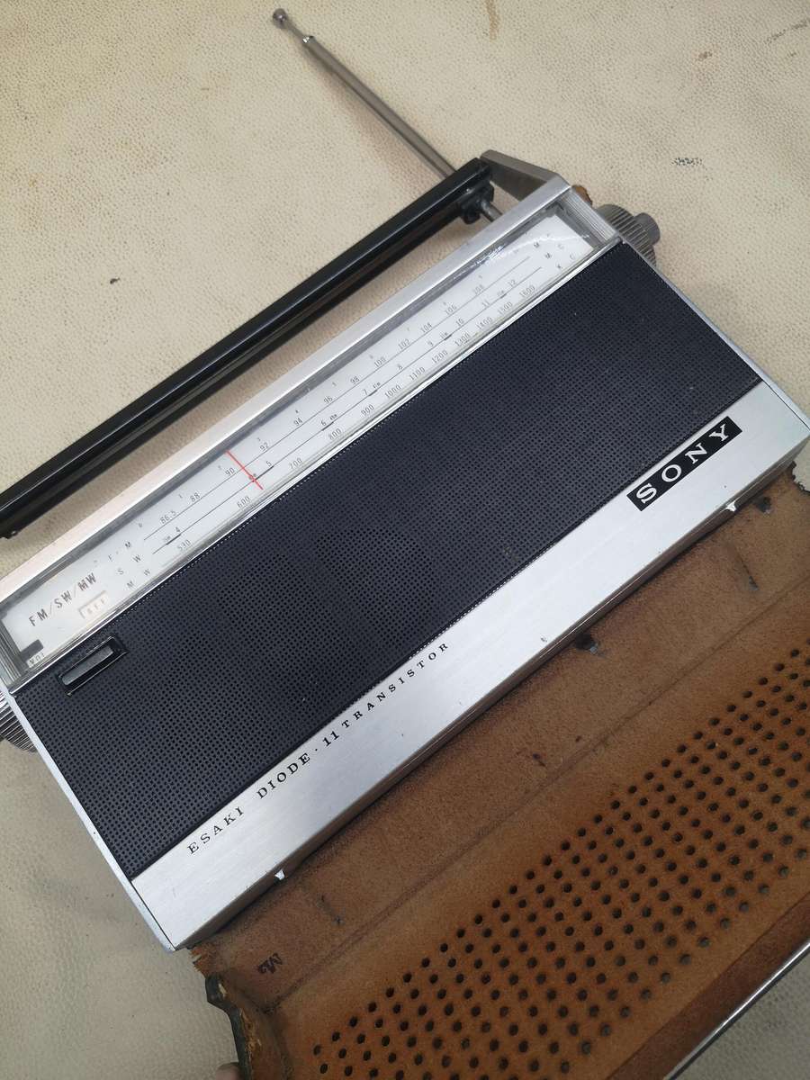 Rare Vintage Sony Esaki Diode 11 Transistor AM/FM Radio EFM-117