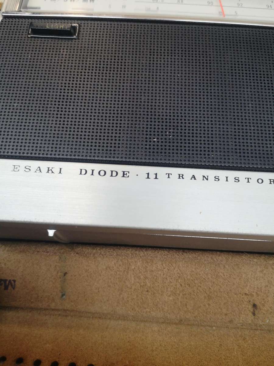 Rare Vintage Sony Esaki Diode 11 Transistor AM/FM Radio EFM-117