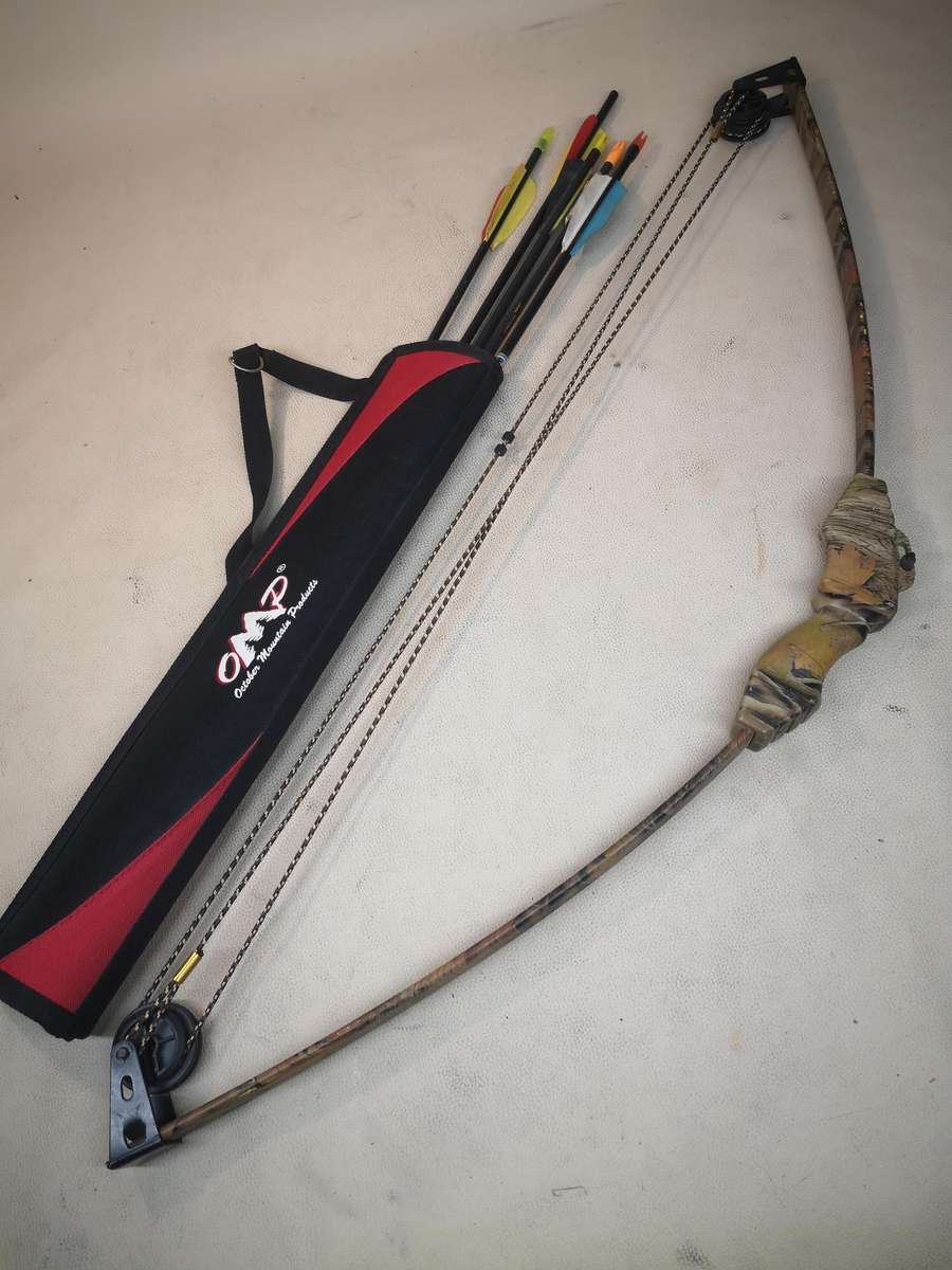 BEAR ARCHERY SCOUT YOUTH COMPOUND BOW & ARROWS