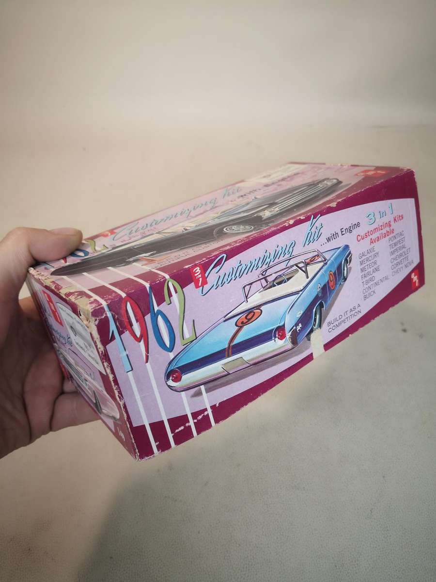 Vintage AMT 1962 Ford Galaxie Sunliner Model Car Kit